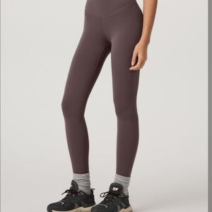 Vuori High-Rise Leggings in Mauve Brown